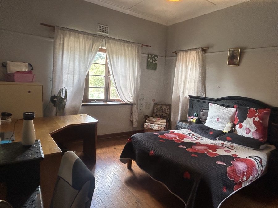 6 Bedroom Property for Sale in Uitsig Western Cape